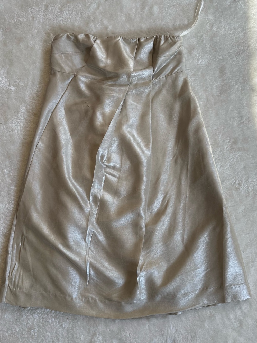 Club Monaco
GOLDEN SILK STRAPLESS DRESS